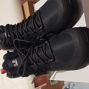 Jack wolfskin women's hiking boots size 11 (NWT)